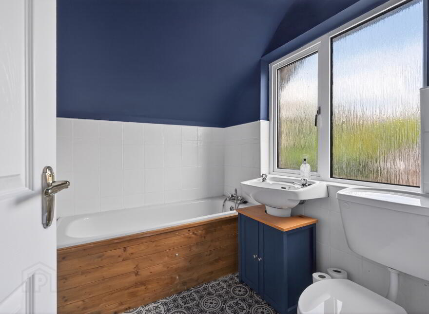 566 Saintfield Road, Belfast, BT8 8BL