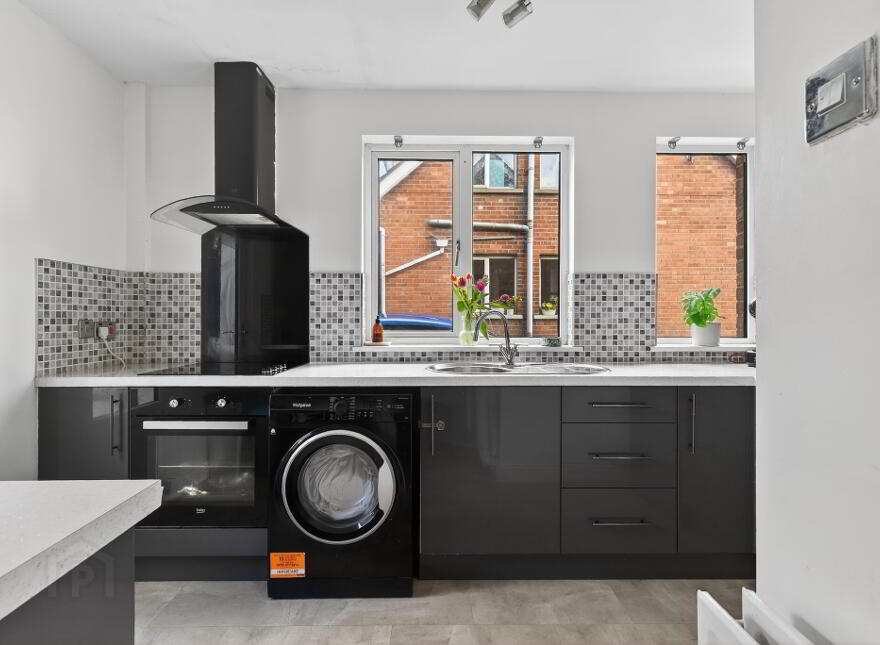 566 Saintfield Road, Belfast, BT8 8BL