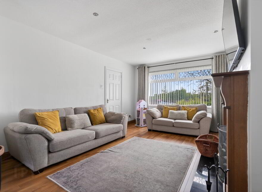 566 Saintfield Road, Belfast, BT8 8BL