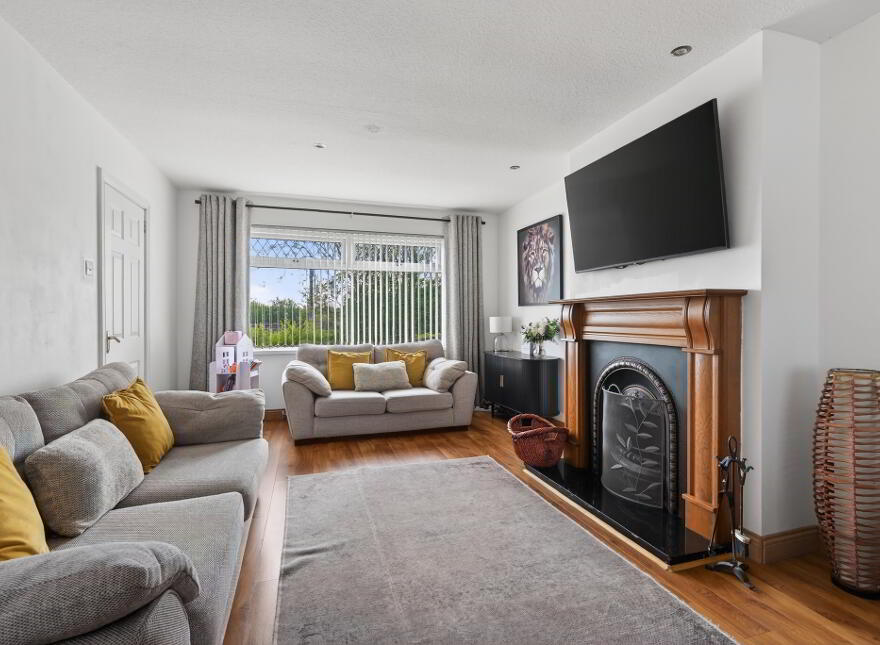 566 Saintfield Road, Belfast, BT8 8BL