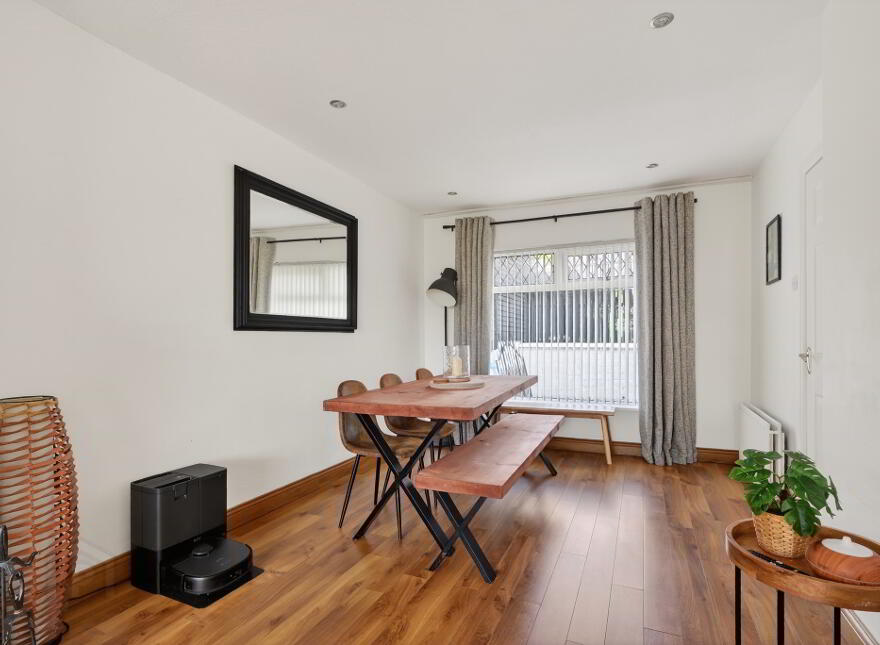 566 Saintfield Road, Belfast, BT8 8BL