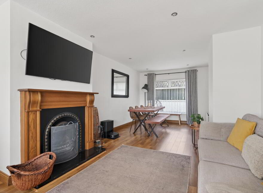 566 Saintfield Road, Belfast, BT8 8BL
