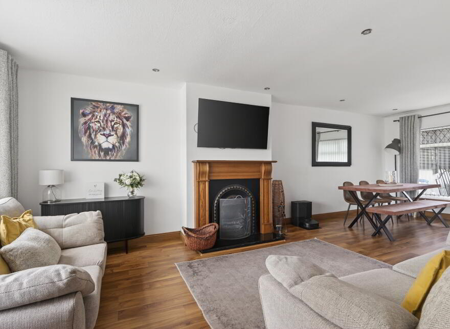 566 Saintfield Road, Belfast, BT8 8BL