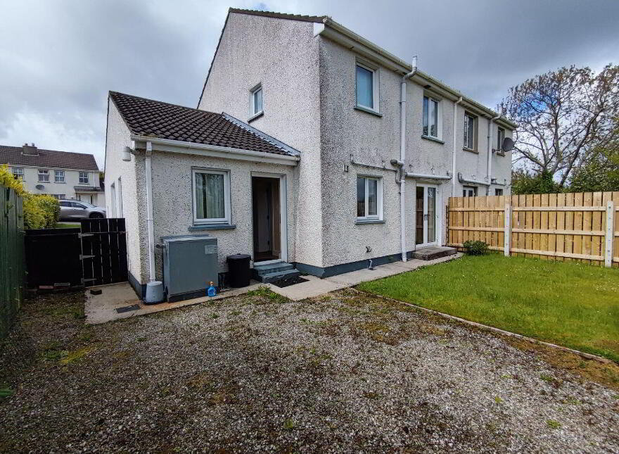 17 The Steeples, Ramelton, F92Y890