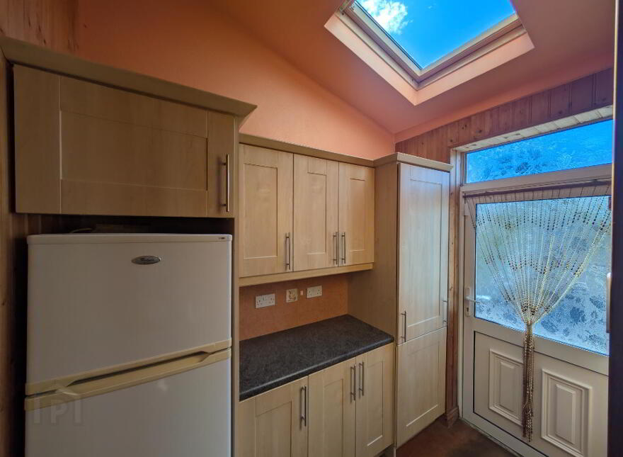 Park Road, Swinford, F12R768