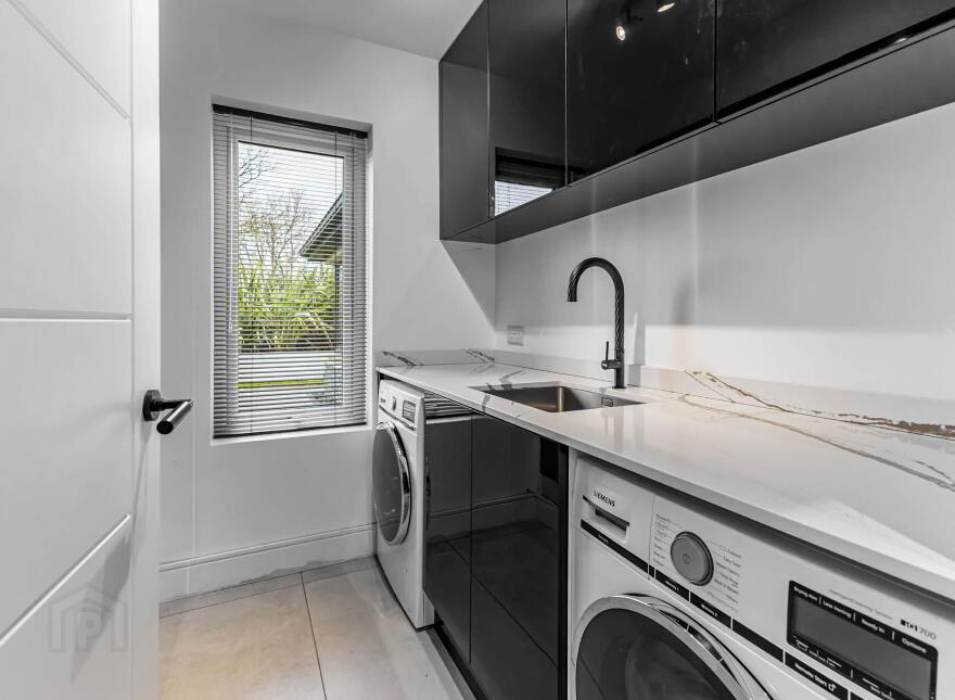 202 Dromara Road, Hillsborough, BT26 6QW