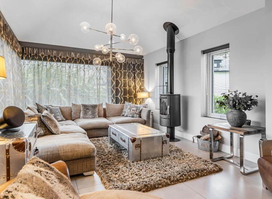 202 Dromara Road, Hillsborough, BT26 6QW
