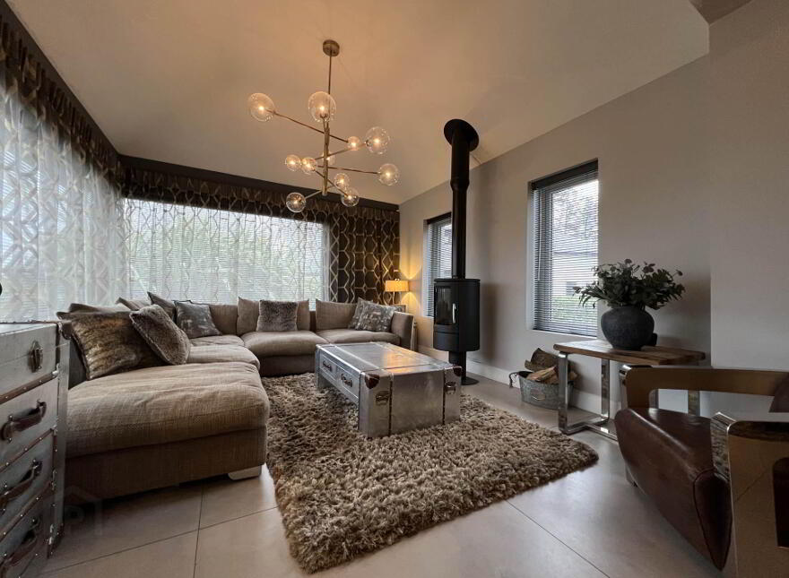202 Dromara Road, Hillsborough, BT26 6QW