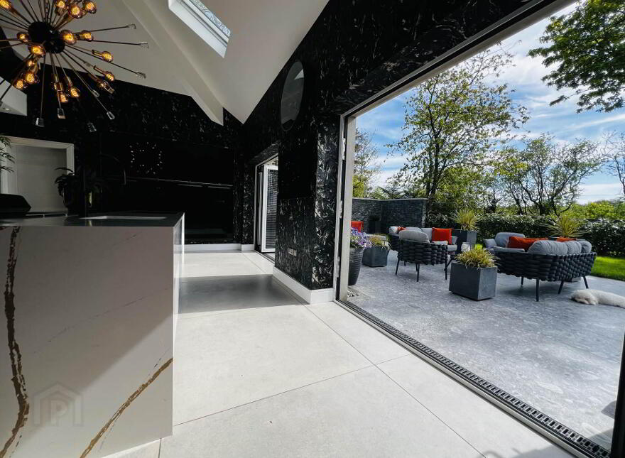 202 Dromara Road, Hillsborough, BT26 6QW