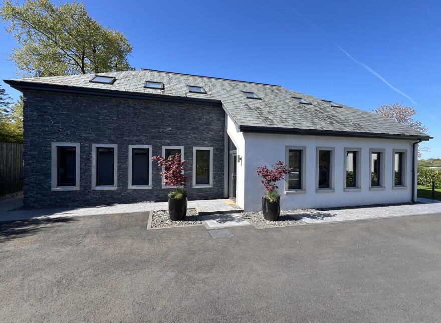 202 Dromara Road, Hillsborough, BT26 6QW
