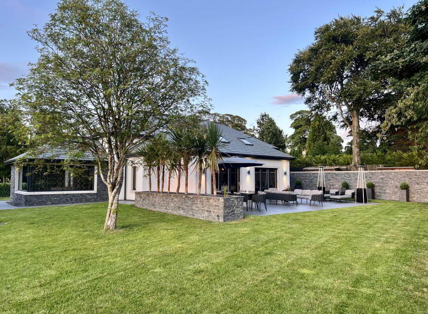 202 Dromara Road, Hillsborough, BT26 6QW