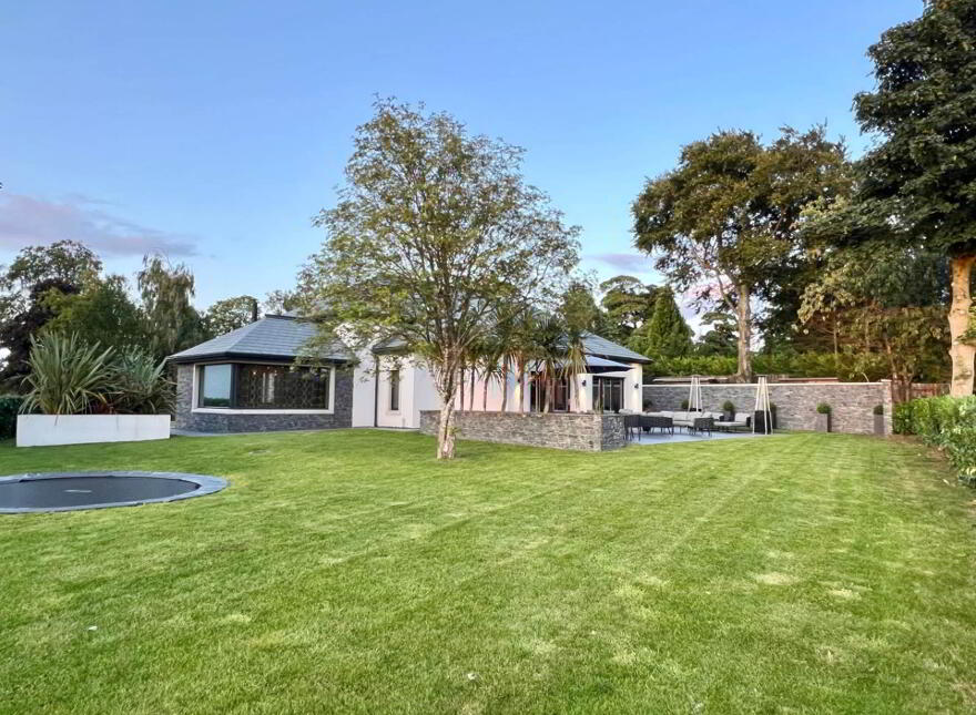 202 Dromara Road, Hillsborough, BT26 6QW