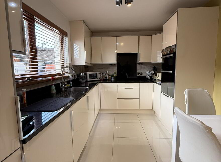 5 Curtis Walk, Lisburn, BT28 1HE