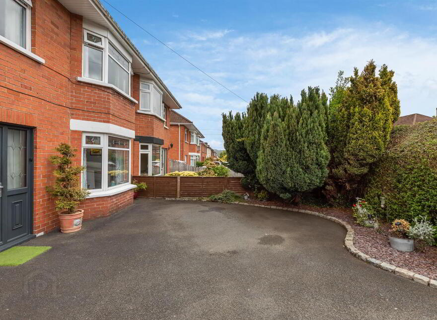 53 Gilnahirk Park, Belfast, BT5 7DY