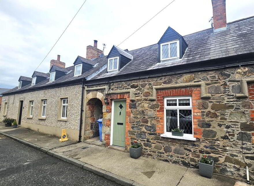 6 Arthur Street, Hillsborough, BT26 6AP