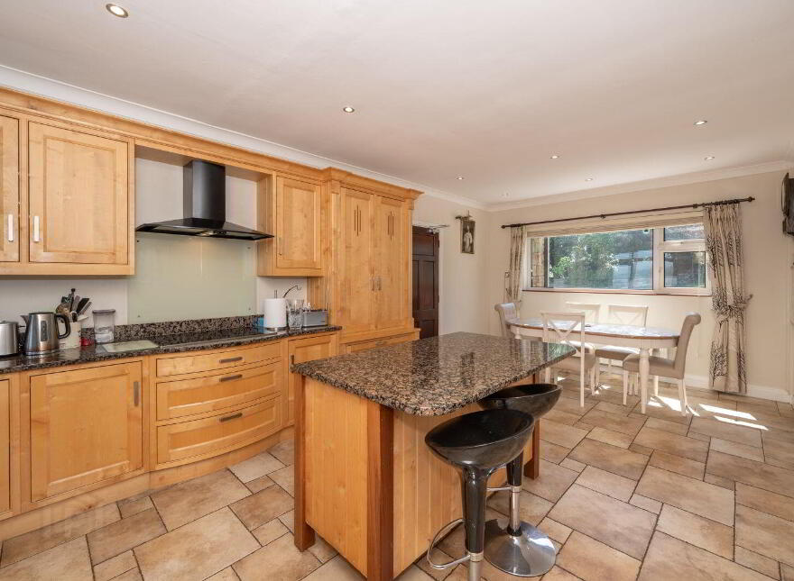 Woodview, Meadowlands, Rochestown, T12D8PE