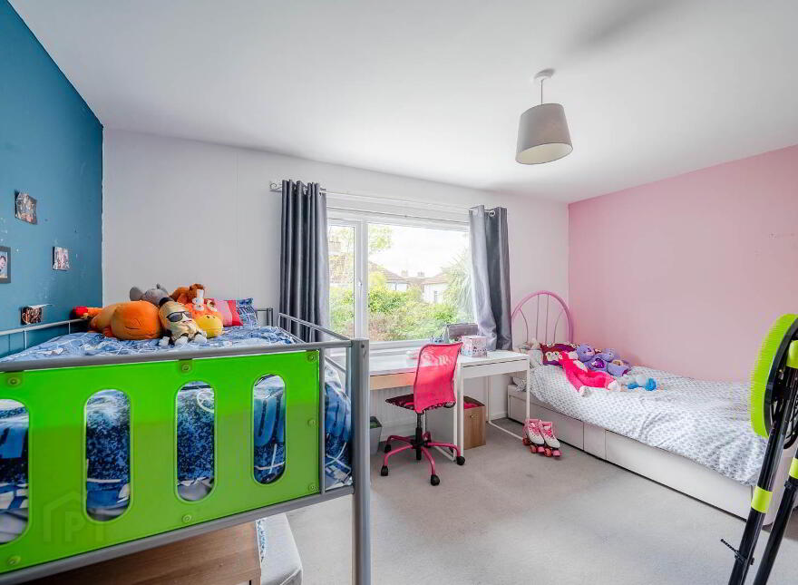24 Wood End, Holywood, BT18 9PN