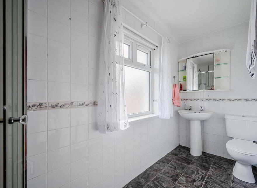 24 Wood End, Holywood, BT18 9PN
