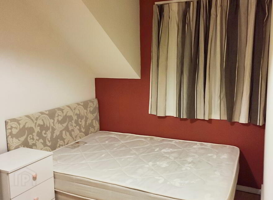 One Double Bedroom Available, 5 Magdala Street, Belfast, BT7 1PU