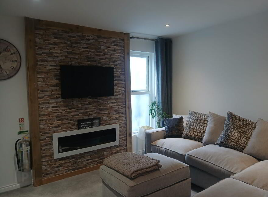 31 Kenlis Street, Banbridge, BT32 3LR