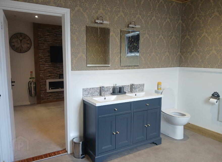 31 Kenlis Street, Banbridge, BT32 3LR
