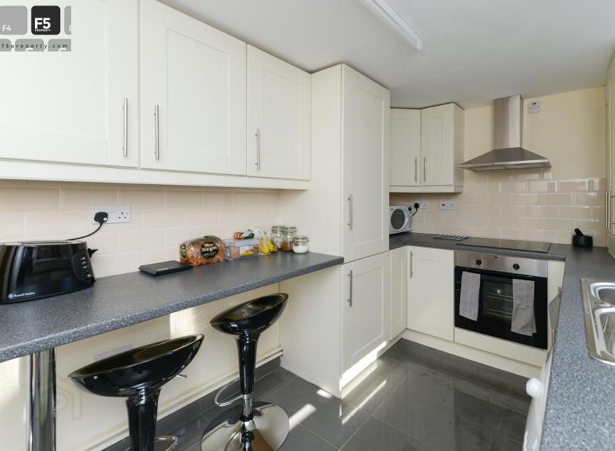 30 Deramore Avenue, Ormeau Road, Belfast, BT7 3ER