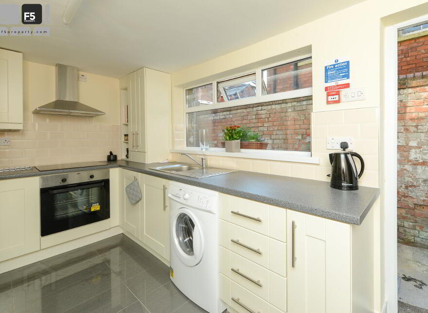 30 Deramore Avenue, Ormeau Road, Belfast, BT7 3ER