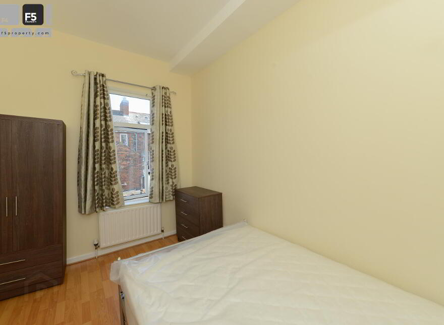 30 Deramore Avenue, Ormeau Road, Belfast, BT7 3ER