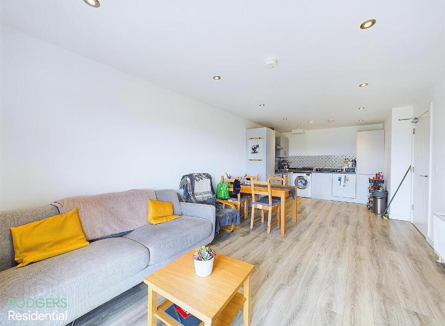 Apt 9, 37 Bridge End, Belfast, BT5 4AW