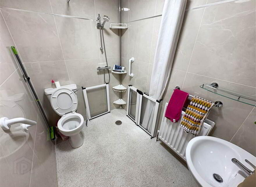 Apt 9, Seafields Court, Warrenpoint, Newry, BT34 3XB