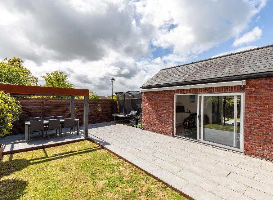 8 Breton Drive, Lisburn, BT28 3ZA