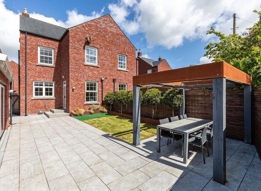 8 Breton Drive, Lisburn, BT28 3ZA