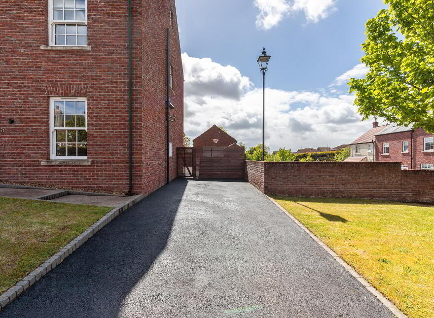 8 Breton Drive, Lisburn, BT28 3ZA