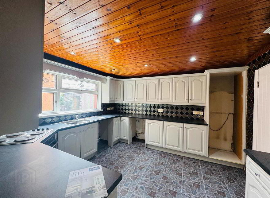 1 Garrymore Place, Strathfoyle, Derry, BT47 6XH