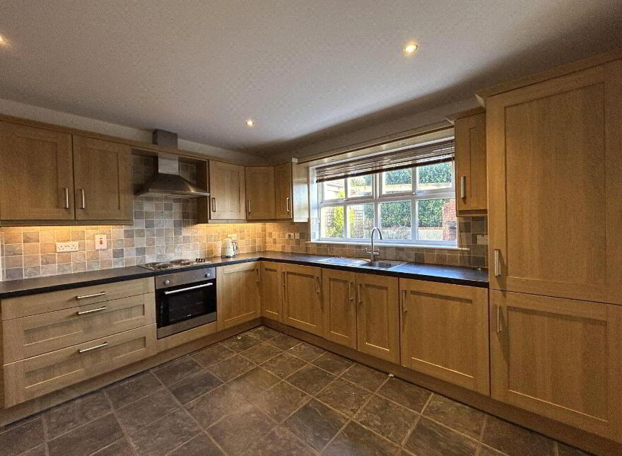 6 Old Manse Grove, Toomebridge, BT41 3GY