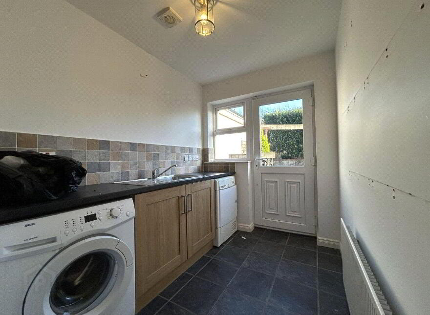 6 Old Manse Grove, Toomebridge, BT41 3GY