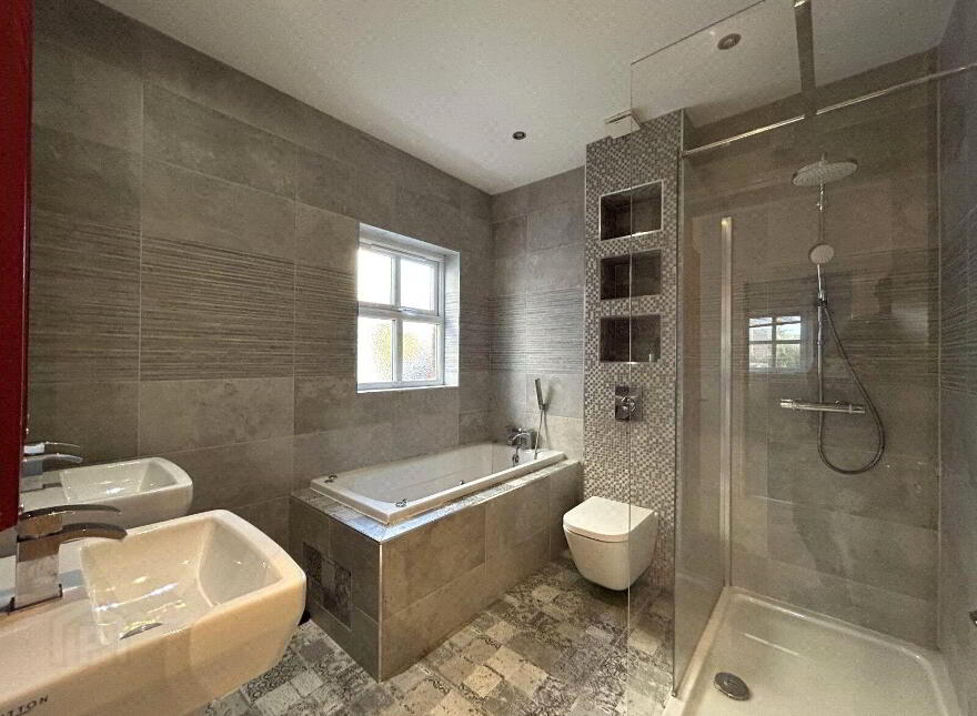 6 Old Manse Grove, Toomebridge, BT41 3GY