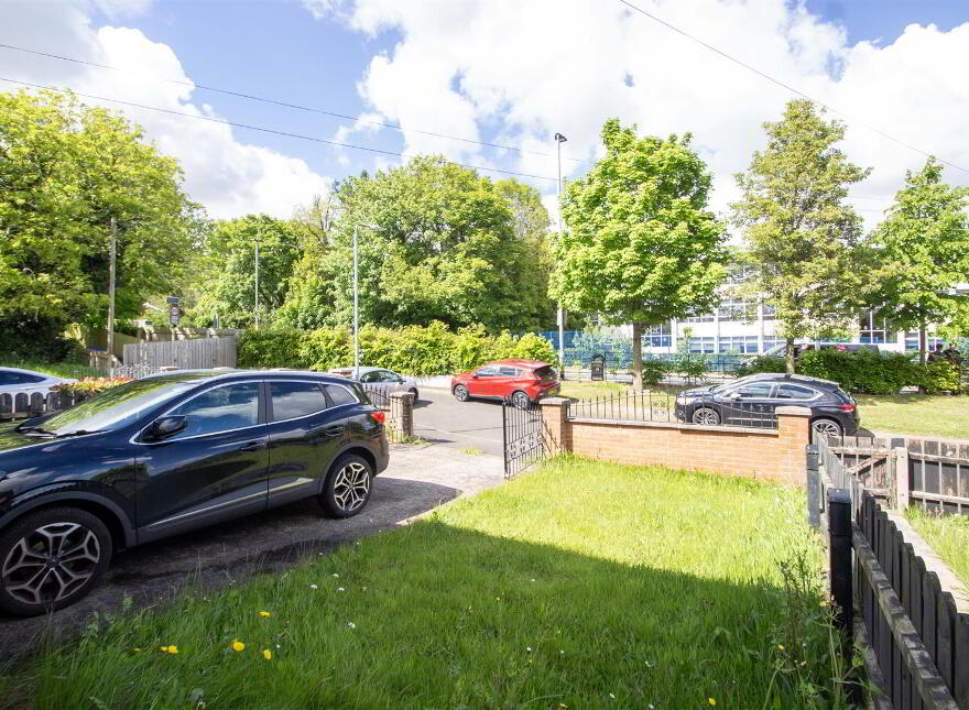 Apt, 190 Bingnian Drive, Glen Road, Belfast, BT11 8JD