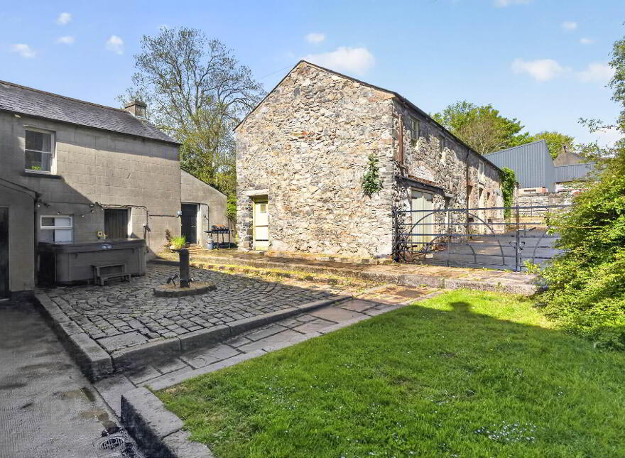 Annsborough House, 102 Mill Hill, Castlewellan, BT31 9ND