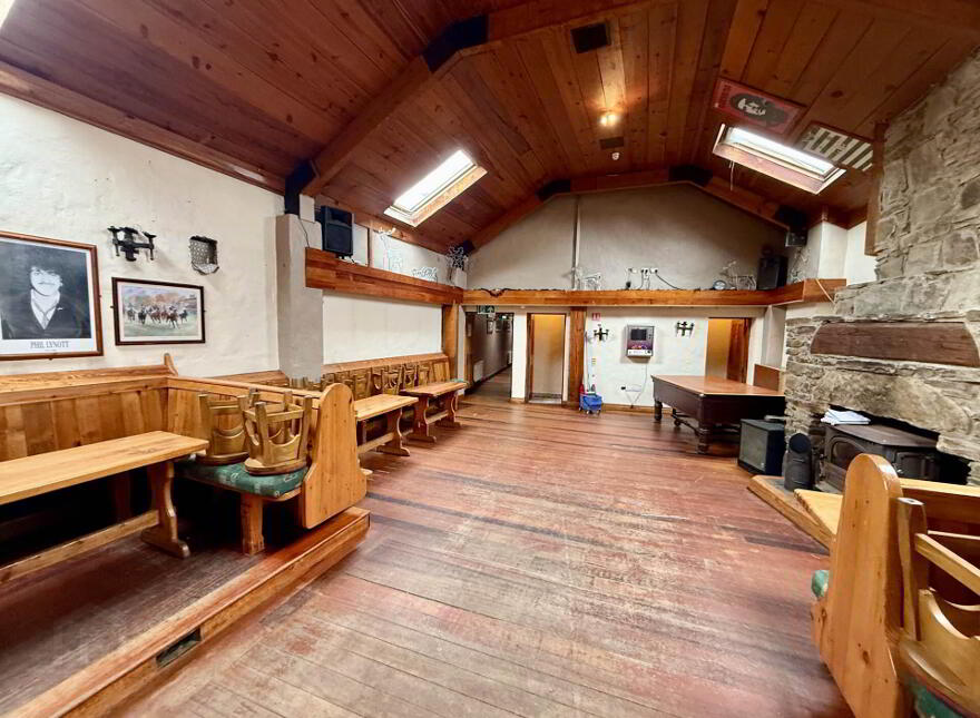 Cruiser`s, Main Street, Foxford, F26WR96