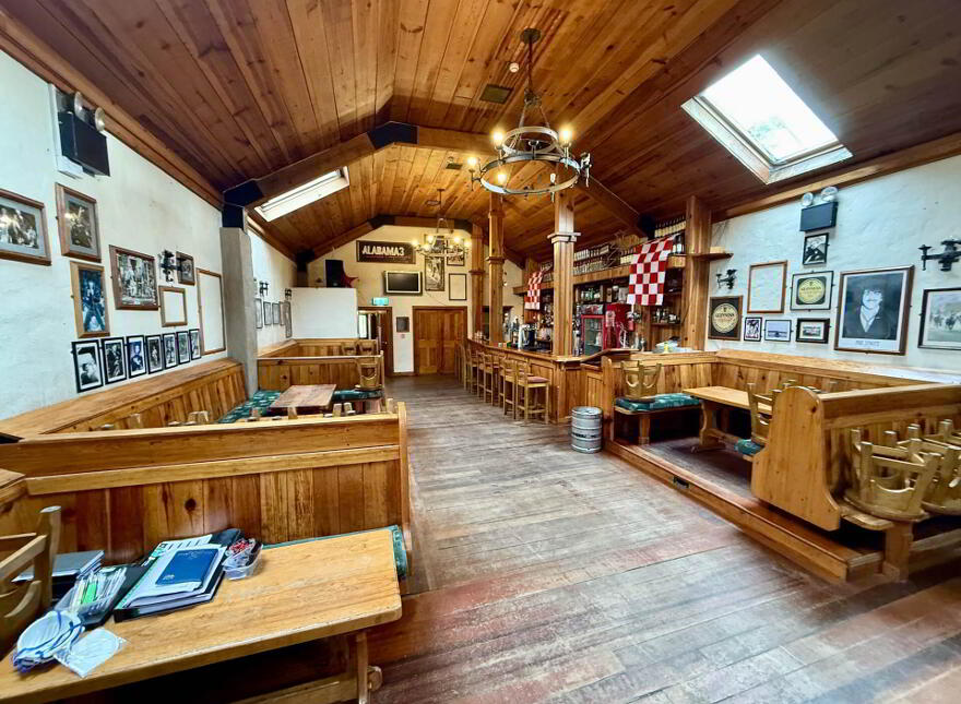 Cruiser`s, Main Street, Foxford, F26WR96