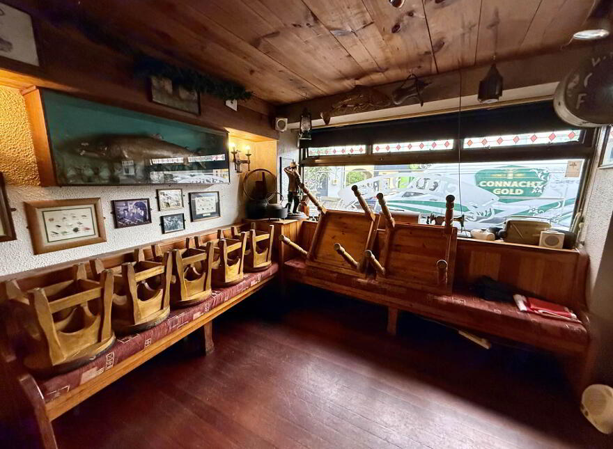 Cruiser`s, Main Street, Foxford, F26WR96