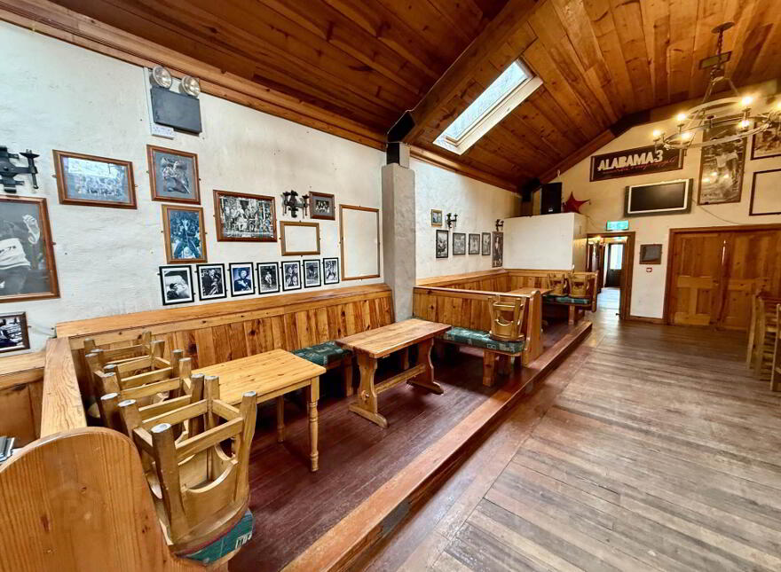 Cruiser`s, Main Street, Foxford, F26WR96