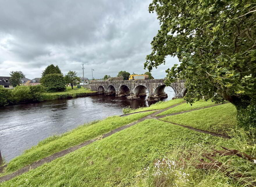 Cruiser`s, Main Street, Foxford, F26WR96