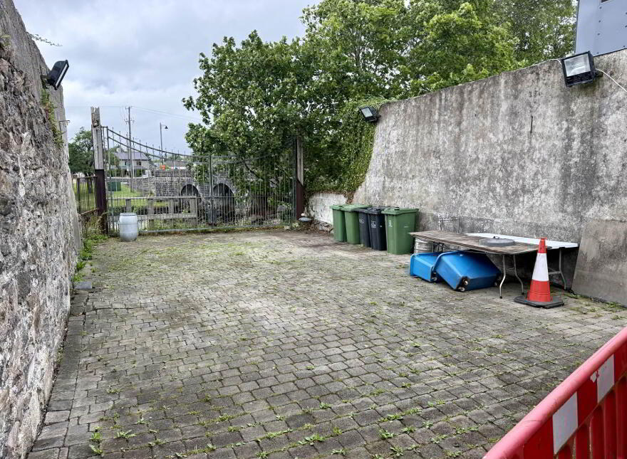 Cruiser`s, Main Street, Foxford, F26WR96