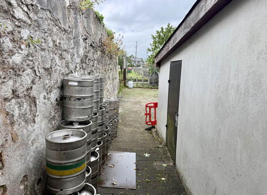 Cruiser`s, Main Street, Foxford, F26WR96