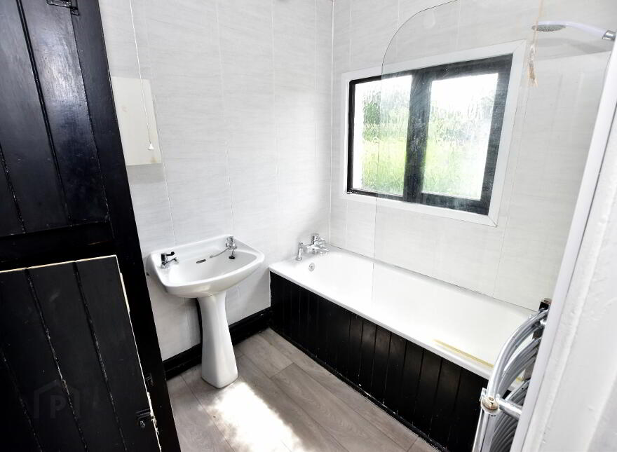 30 Queensway, Derriaghy, Lisburn, BT17 9EX