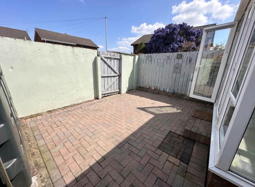11 Iris Close, Belfast, BT12 7BY