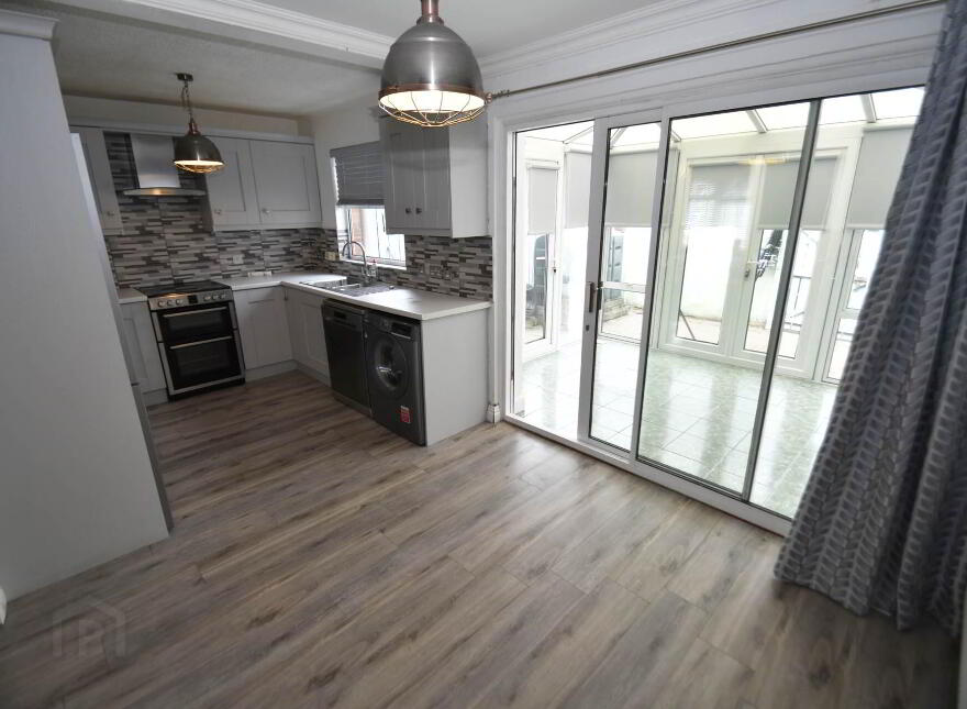 11 Iris Close, Belfast, BT12 7BY
