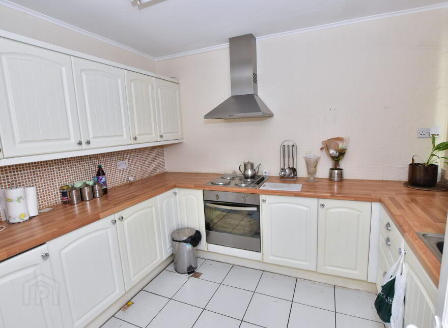 32 Queensway, Derriaghy, Lisburn, BT17 9EX